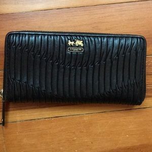 Like New! Black leather Coach wallet